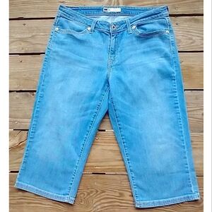 Levi's Blue Jean Capris